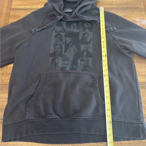 Taylor Swift The Eras Tour Black Hoodie Sweatshirt  Large Official Concert Merch - Picture 5 of 15